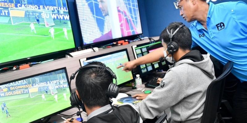 Công Nghệ VAR - Cách Video Hỗ Trợ Trọng Tài Trong Trận Đấu 2 Quy trình kiểm tra công nghệ VAR